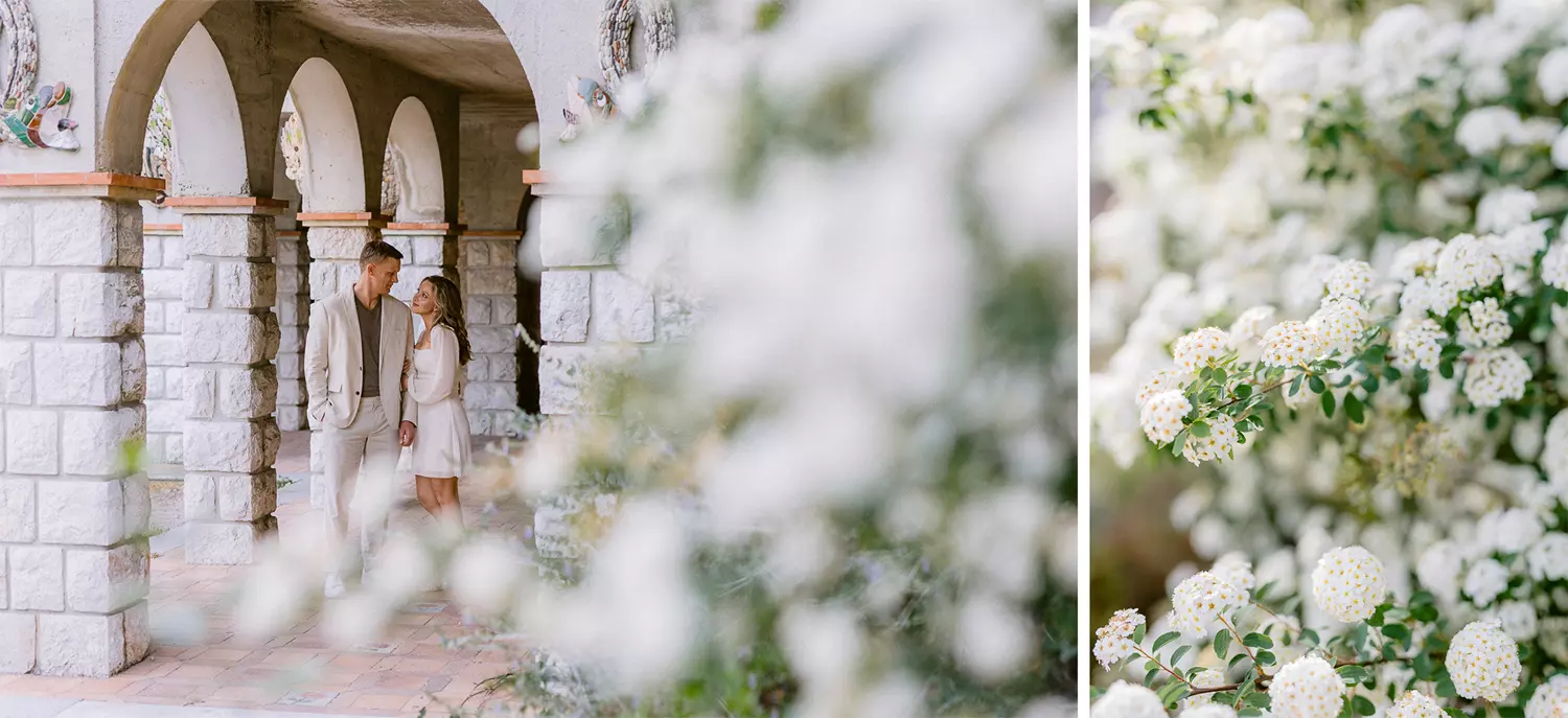 photographe de mariage Antibes les mariés se regardent entourés de fleurs