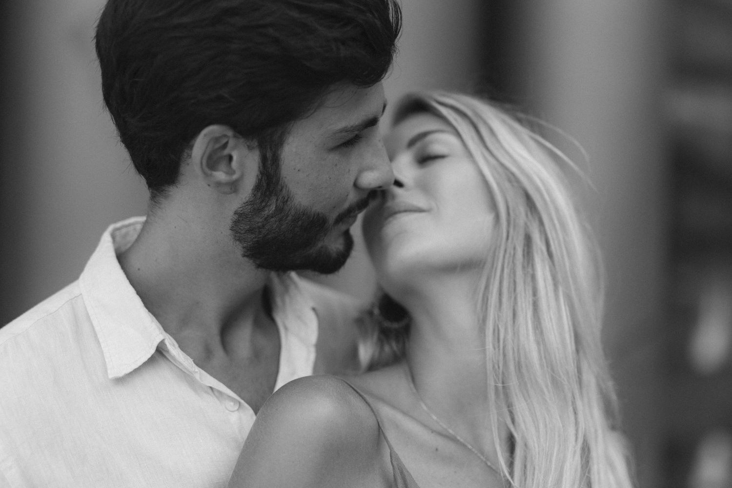 Séance engagement Andréa et Dylan colline du château à Nice par Quentin de Cruz photographe mariage Antibes Cannes Nice